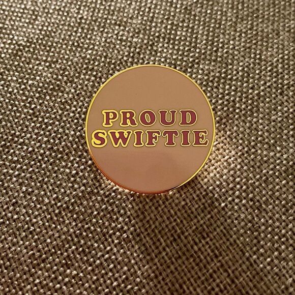 “Proud Swiftie” Pink Pin / Brooch - Picture 2 of 6